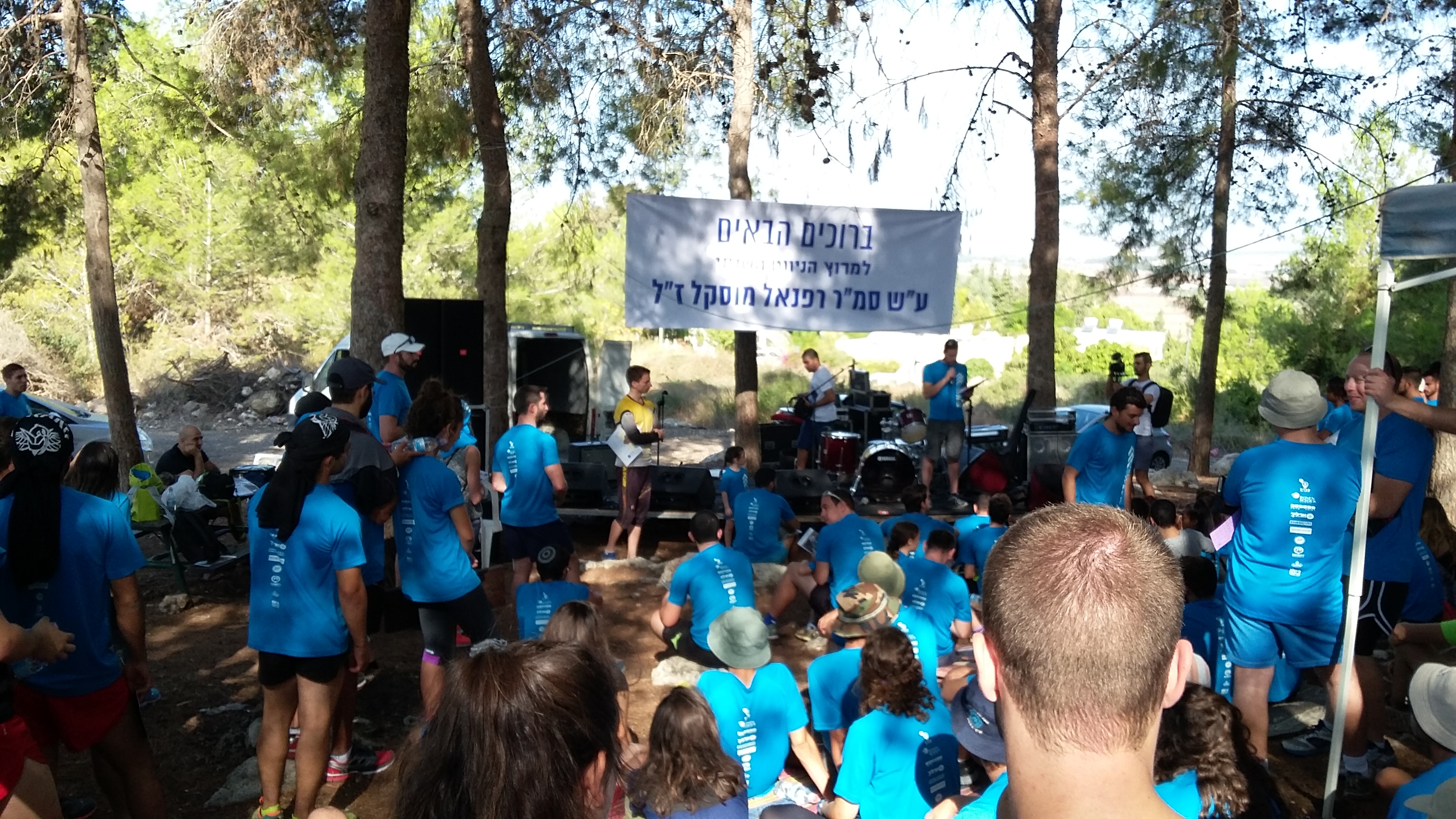 מתארגנים לפני היציאה למירוץ