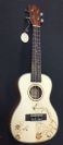 יוקללה "24 קונצרט עם עיטורי פרחים ALOHA Romeo Excellence UK-2770-23